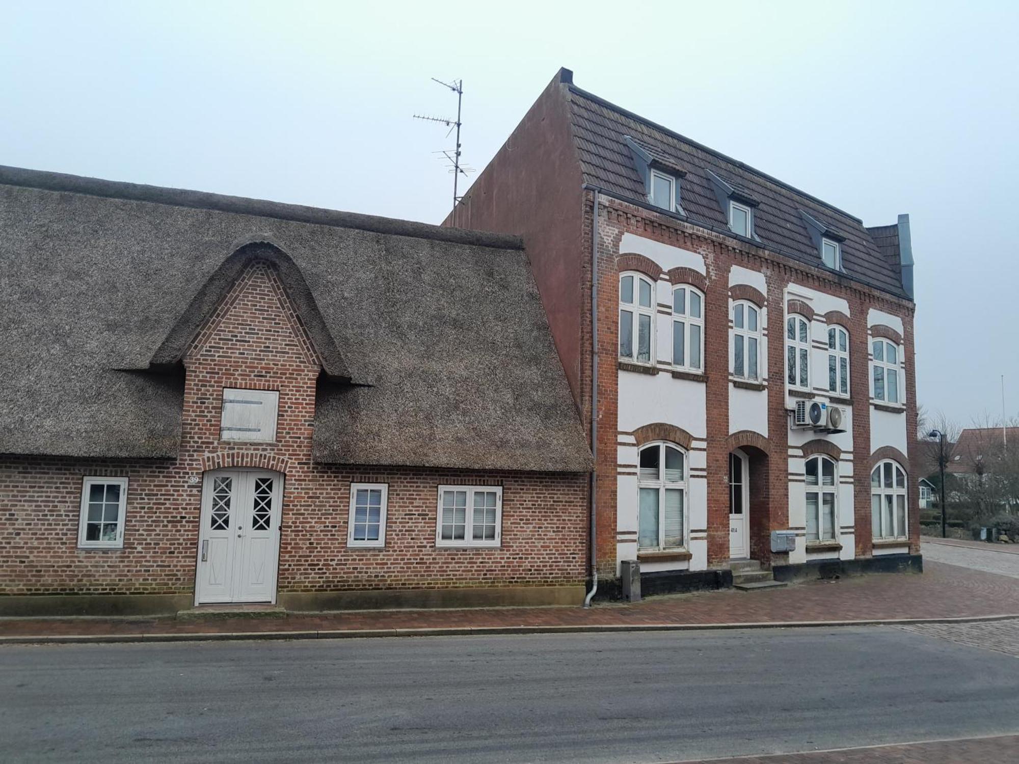 Apartment Mit 2 Zimmern Und Balkon Im Herzen Von Hoyer Højer Екстериор снимка